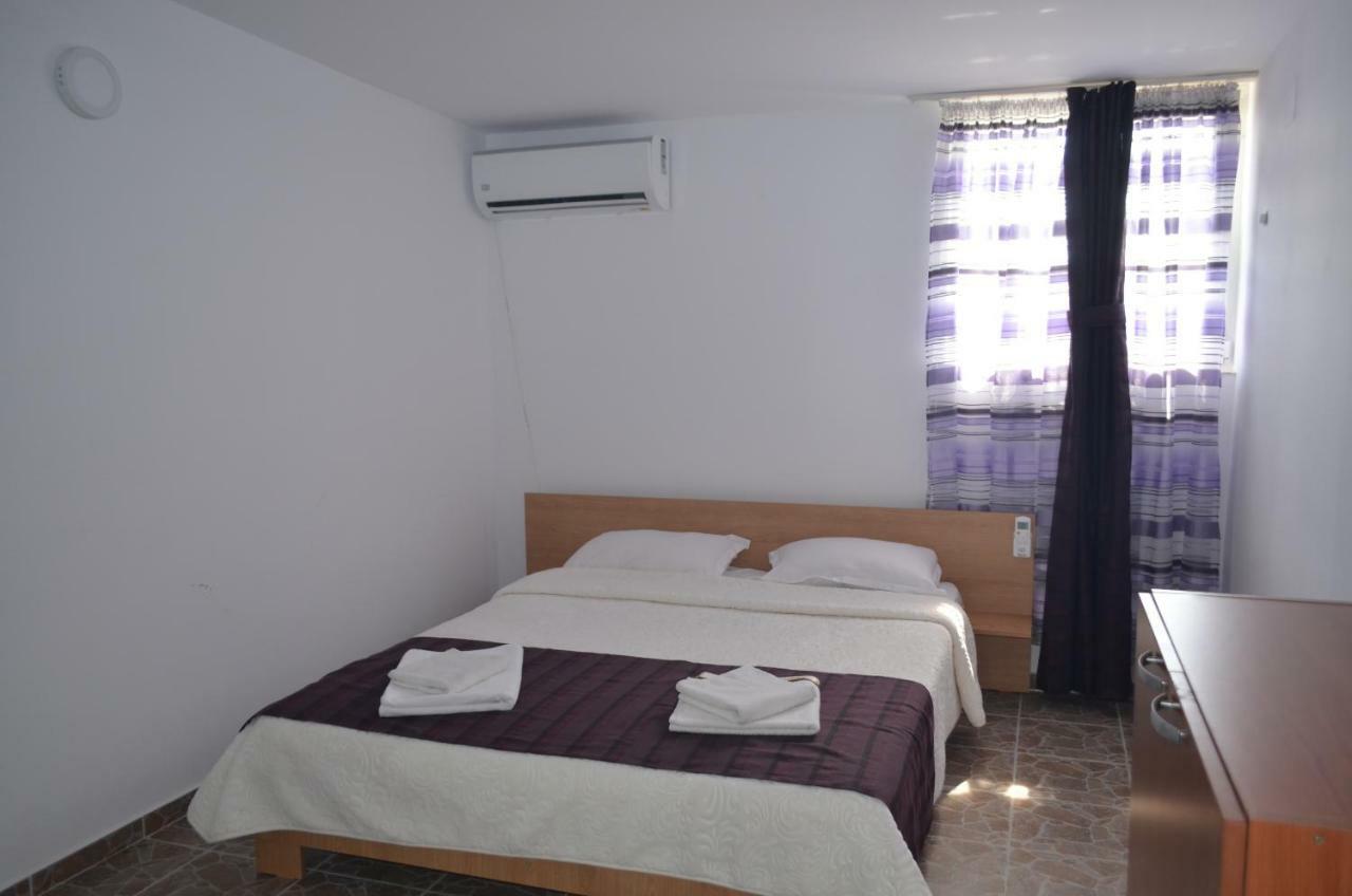 Complex Minerva Hotel Костинещи Екстериор снимка